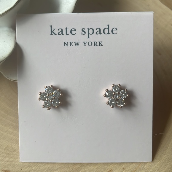 NWT KATE SPADE DELICATE FLOWER EARRINGS! - Picture 3 of 4